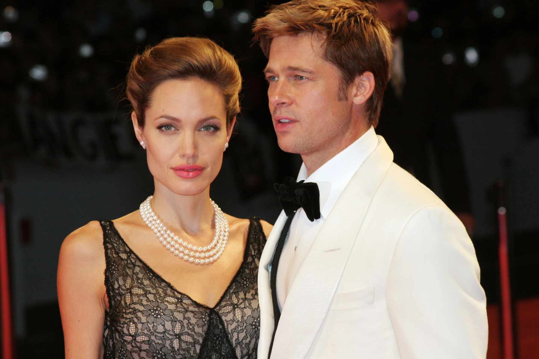Pese a su divorcio, Angelina Jolie y Brad Pitt aún comparten la custodia de sus hijos Knox y Vivienne, de 17 años.