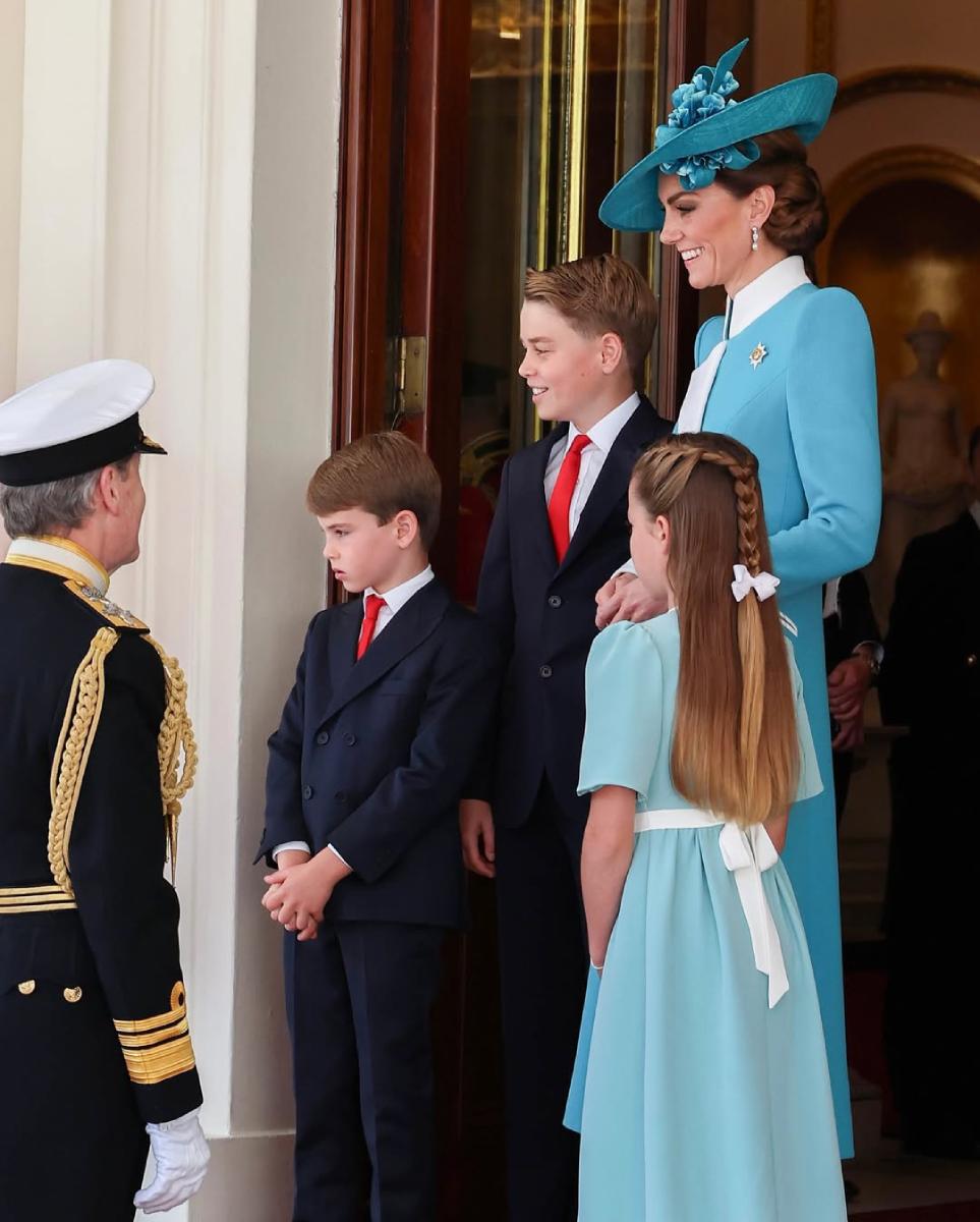 Kate Middleton y el príncipe William han preferido que sus hijos lleven una infancia "normal" alejada de las responsabilidades reales.