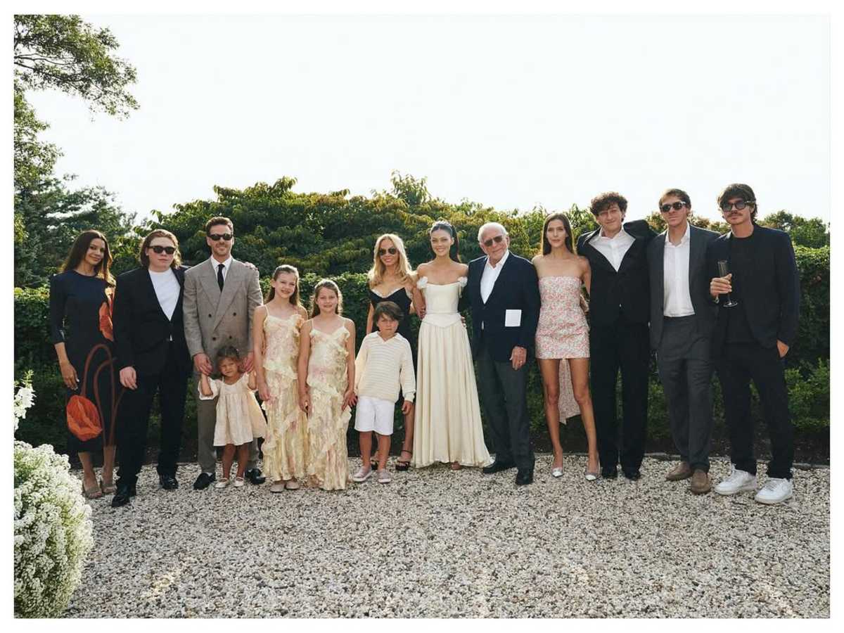 Fotos familiar de la boda de Nicola Peltz y Brooklyn Beckham.