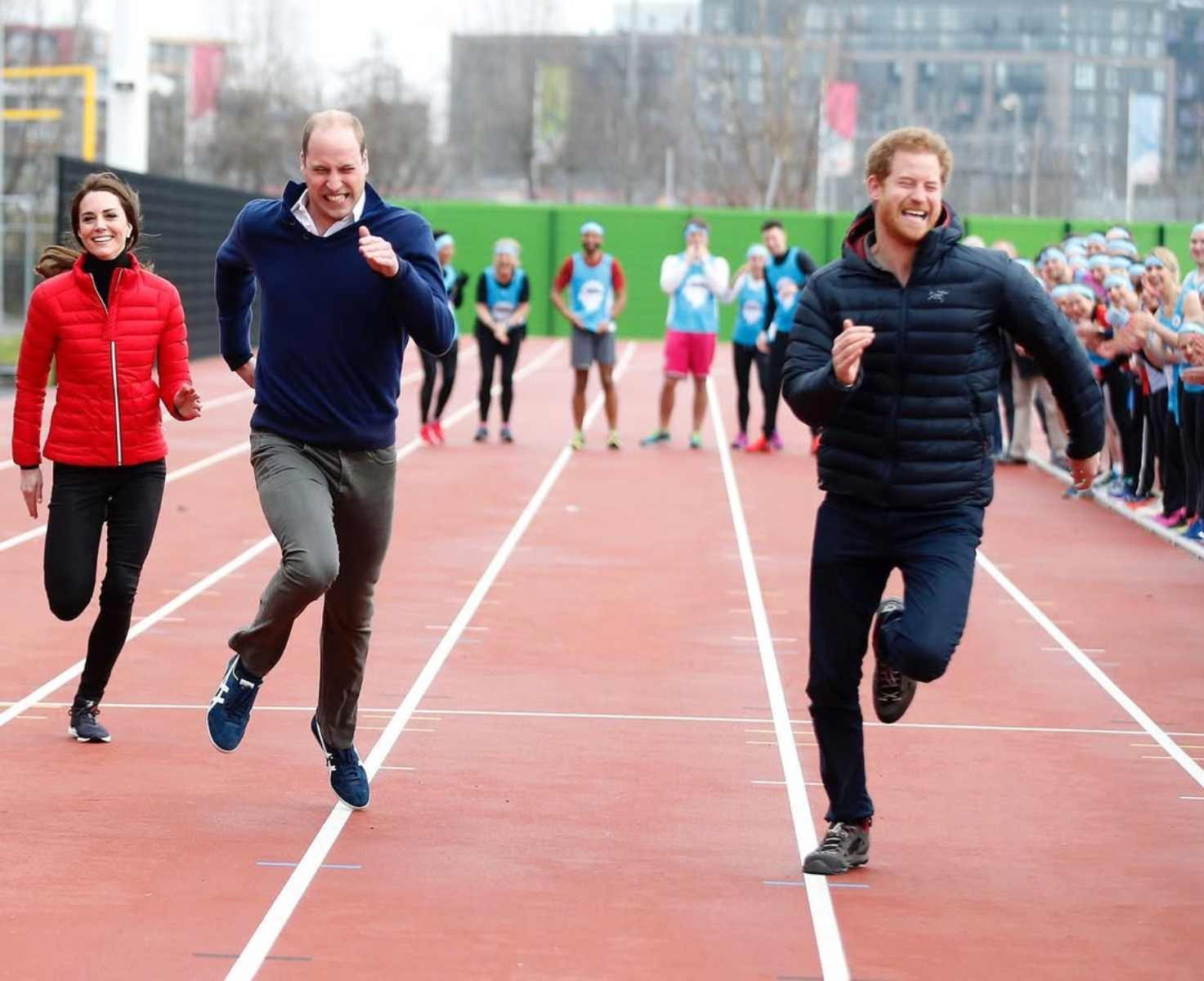 El posible reencuentro entre el príncipe William con su hermano Harry podría suceder en la boda de su primo, Peter Phillips.