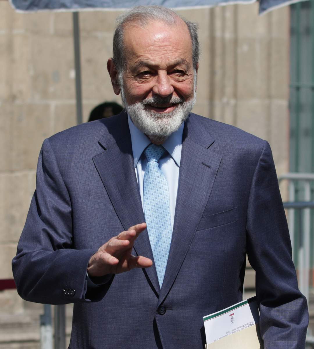 La empresa española FCC, controlada por el mexicano Carlos Slim, ha logrado un contrato de mil 972 millones de dólares. 