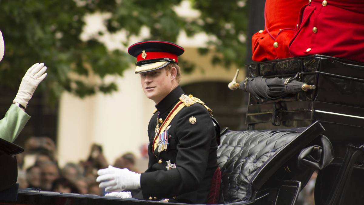 Exmayordomo revela por qué el rey Carlos III desconfía de su hijo Harry Exmayordomo revela por qué el rey Carlos III desconfía de su hijo Harry