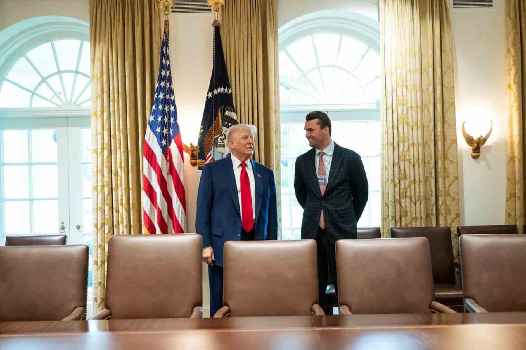 Donald Trump reveló que le entregará la Medalla Presidencial de la Libertad a Charlie Kirk.