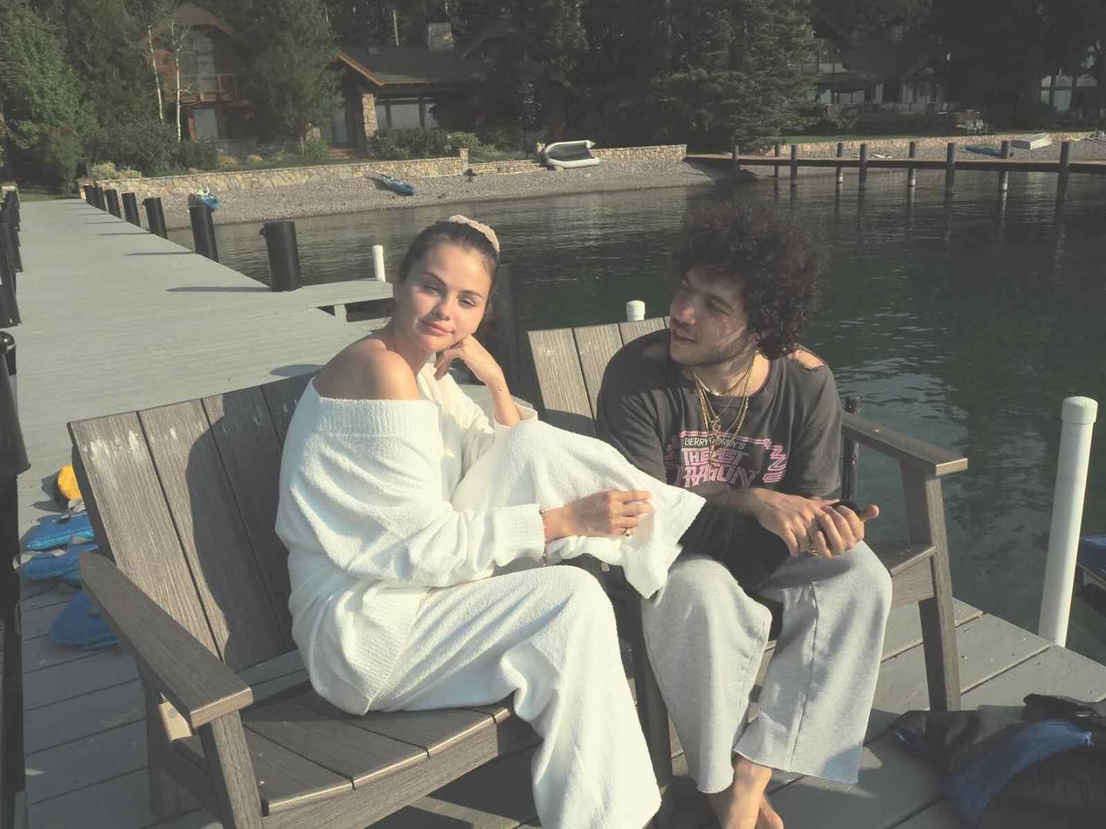Selena Gomez y Benny Blanco comenzaron su noviazgo en diciembre del 2023.