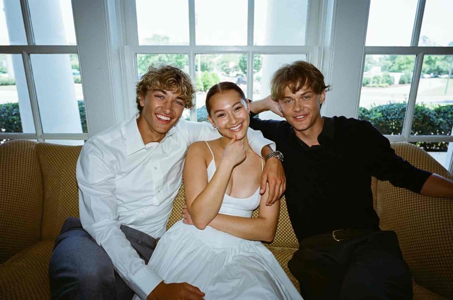 Jeremiah, Belly y Conrad son los protagonistas de la serie juvenil The summer I turned pretty.