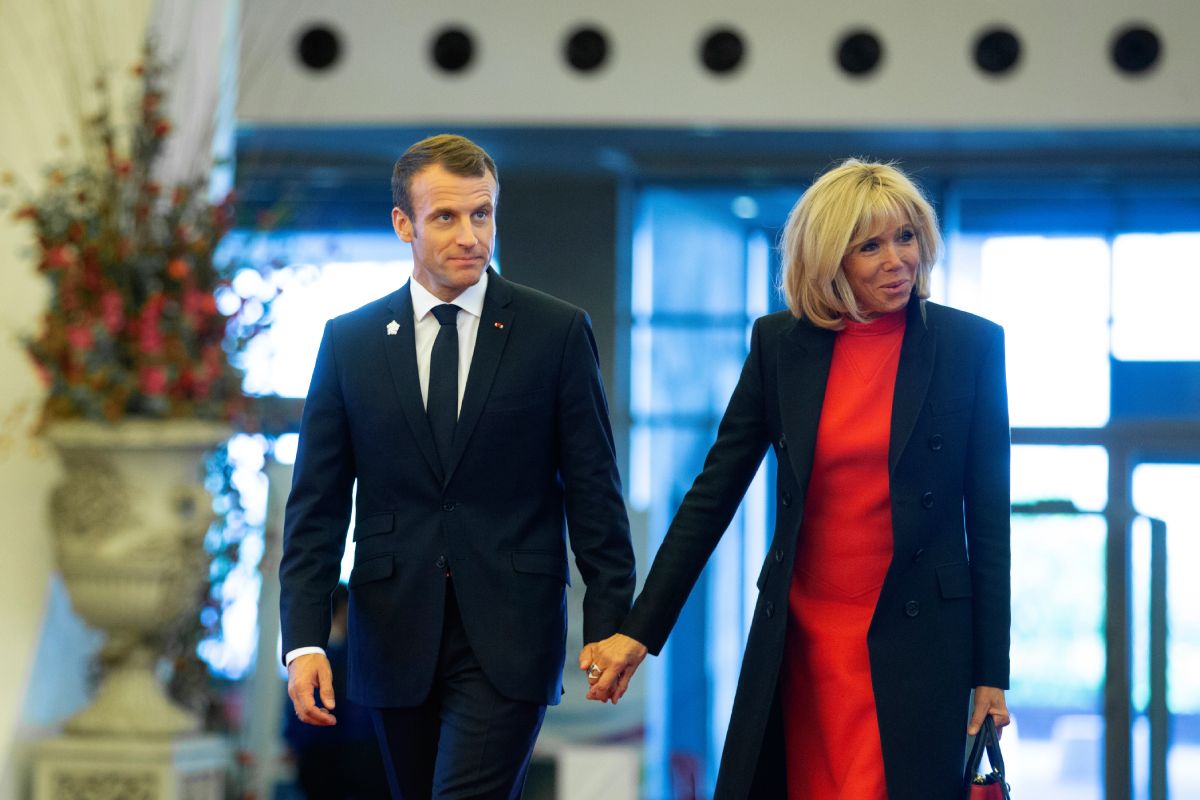 El presidente Emmanuel Macron y su esposa han denunciado a la influencer Candace Owens, quien sostiene que Brigitte es un hombre.