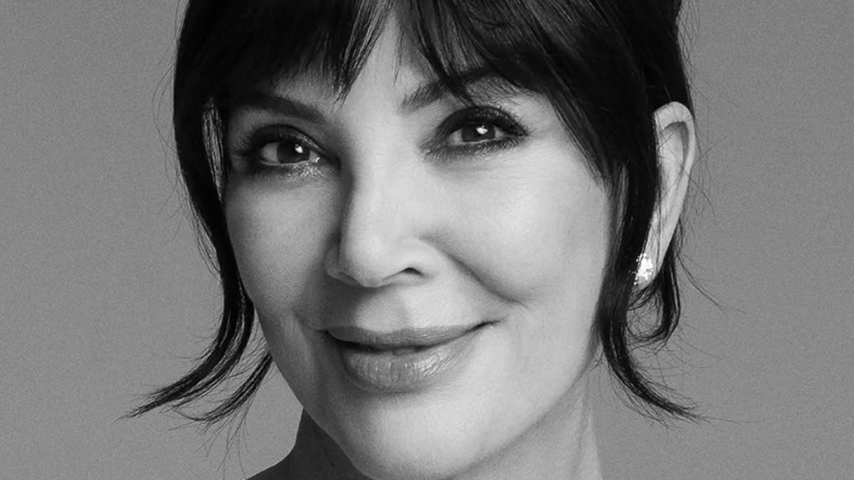 Radiante y ‘ageless’, Kris Jenner se ve ultra rejuvenecida en la nueva (y filtrada) campaña de MAC Cosmetics