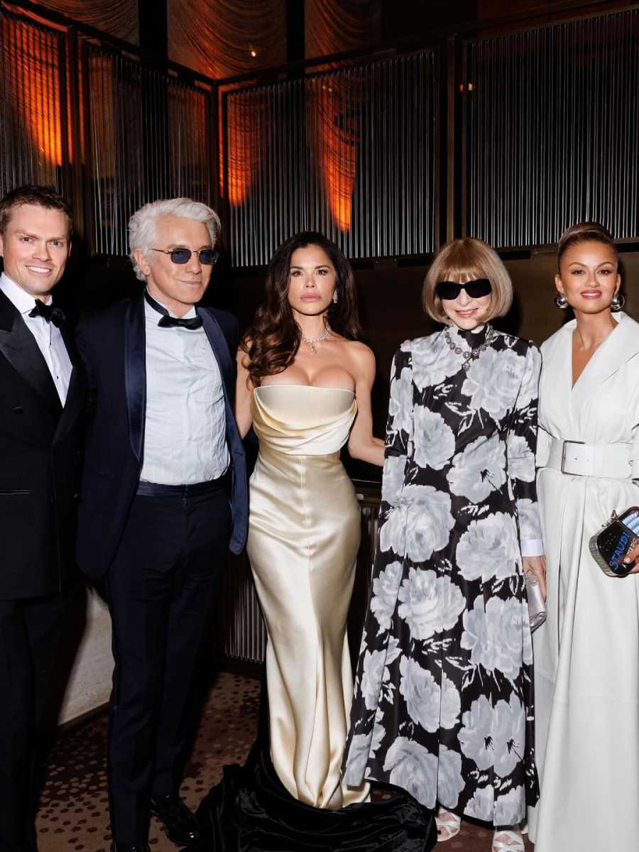 La edición 2025 de la gala "Caring for Women" reunió a diferentes personalidades de la moda y el entretenimiento.