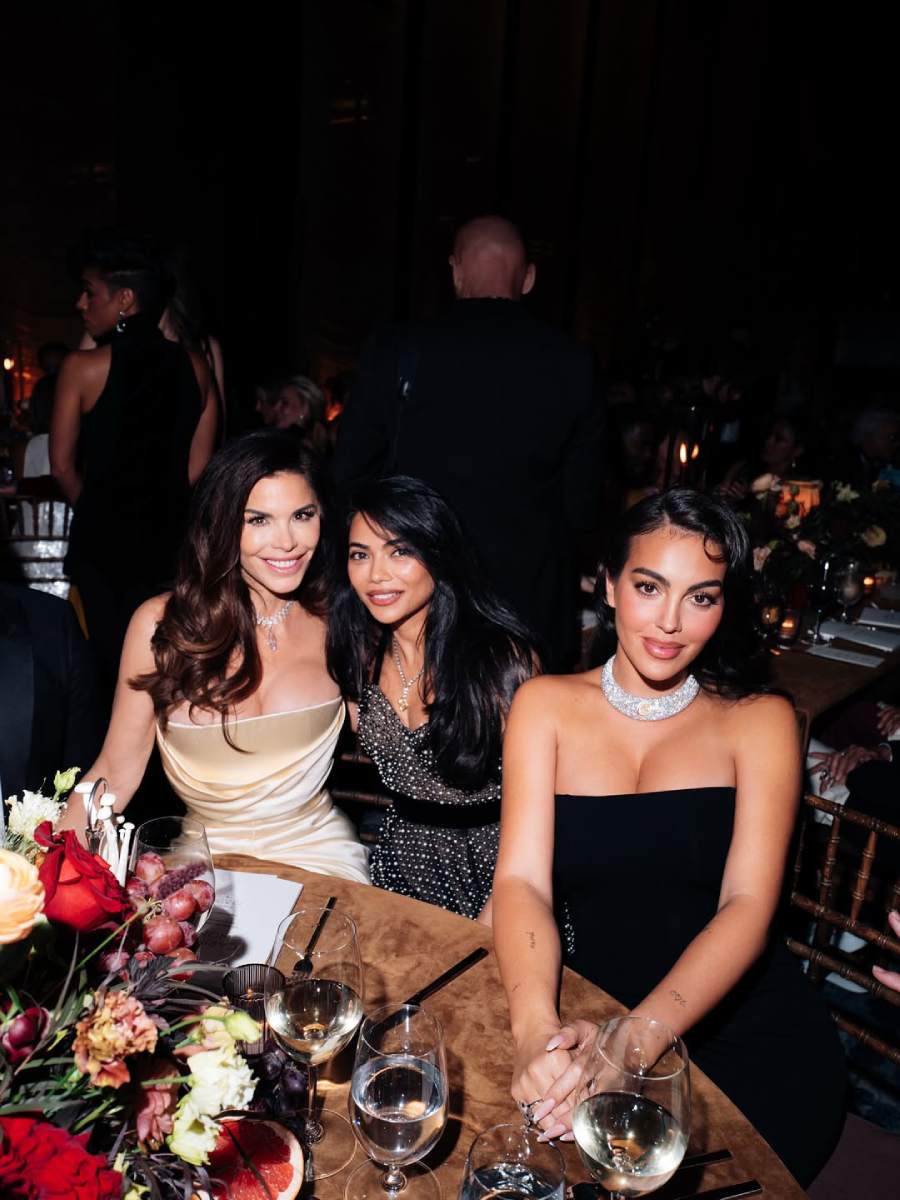 Lauren Sánchez y Georgina Rodríguez en la gala 2025 "Caring for Women", de la Fundación Kering.