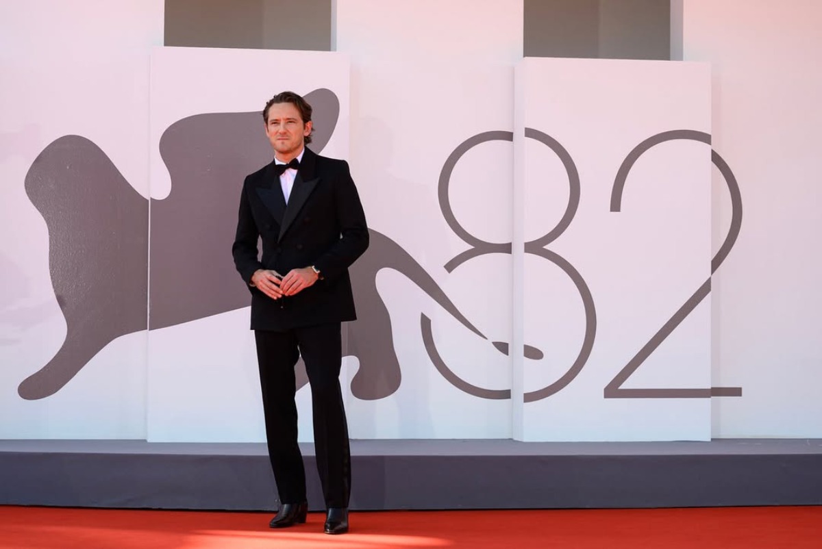 El actor Lewis Pullman acudió al Festival de Venecia como parte de la cinta "The Testament of Ann Lee".