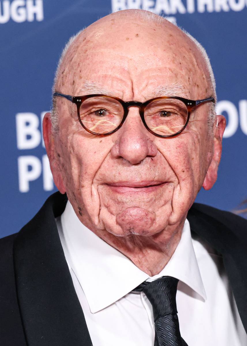 Rupert Murdoch, de 94 años, anunció su jubilación en 2023 y quiso cambiar su fideicomiso familiar para que solamente su hijo mayor, Lachlan, tuviera poder sobre sus empresas.