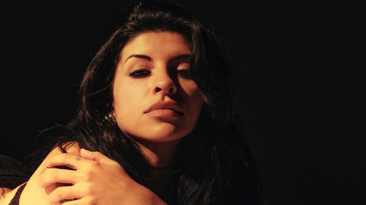Cazzu rompe el silencio y defiende su versión sobre el romance de Nodal y Ángela Aguilar; esto es lo que dijo