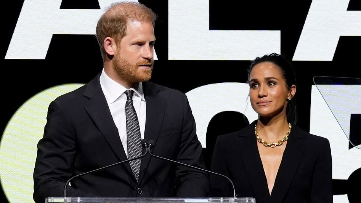 La estrategia (muy calculada) del príncipe Harry y Meghan Markle para reconectar con la Familia Real
