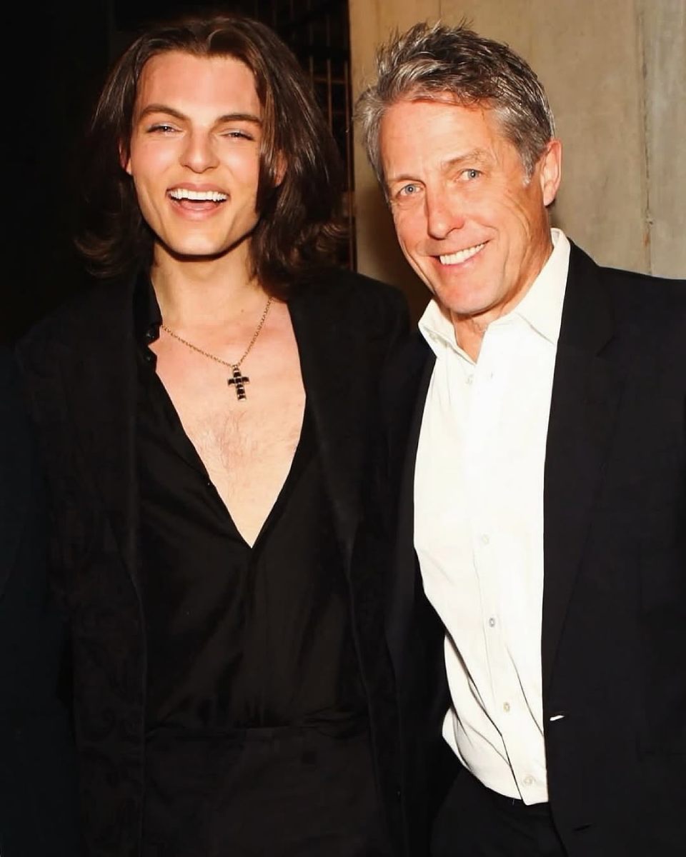 Damian Hurley tiene buena relación con  el ex de su mamá, Hugh Grant.