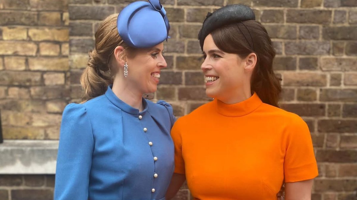 Beatriz y Eugenia de York se encontraban fuera de Reino Unido tras el anunció del despojo de los títulos reales de su papá.