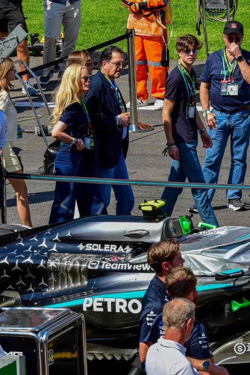 Tania Ruiz y Alejandro Baillères en el Gran Premio de México.
