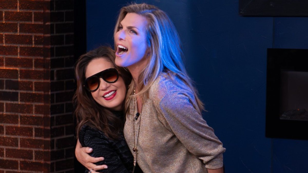 Yolanda Andrade regresó a la conducción de su programa junto a Montserrat Oliver.
