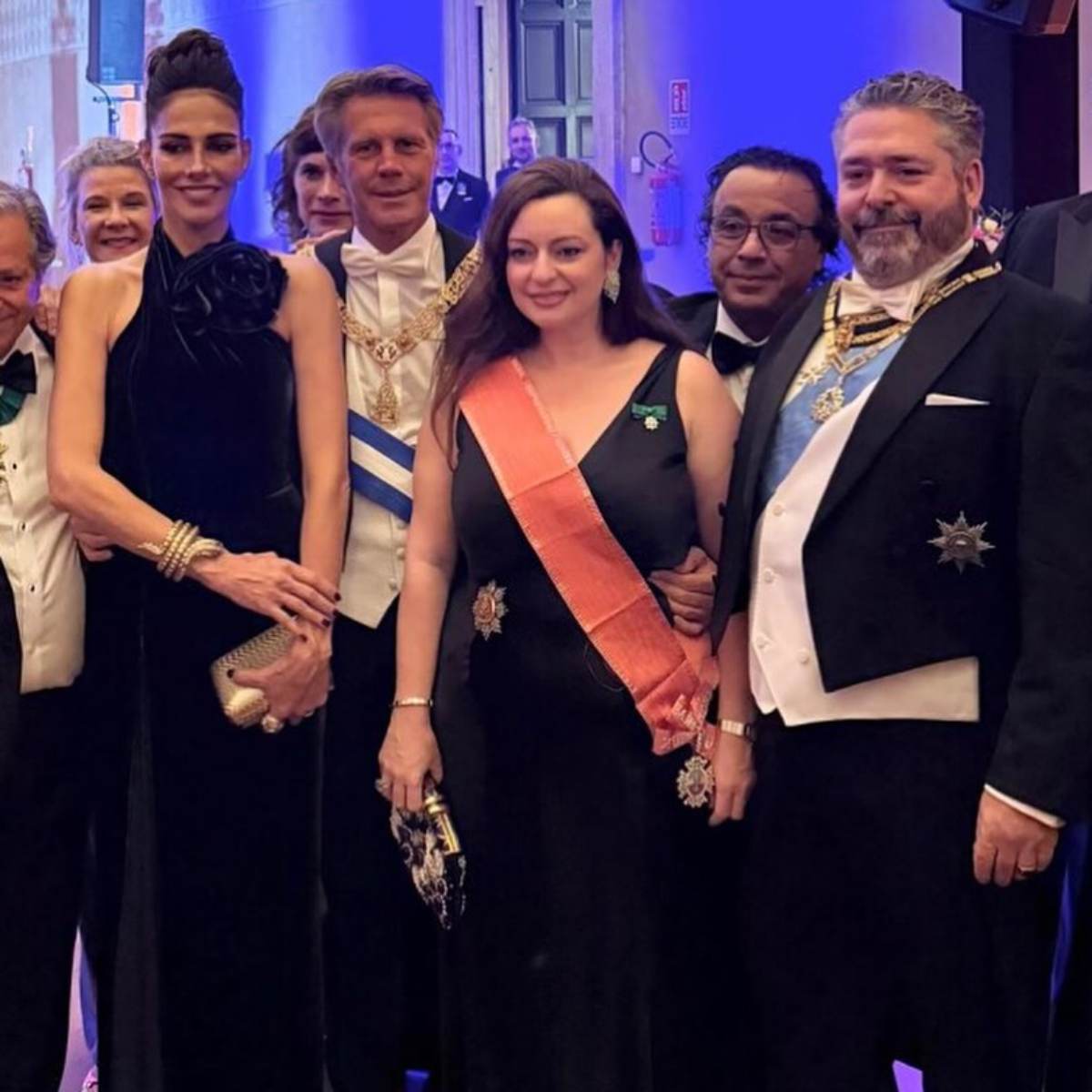 La mexicana Adriana Abascal y su pareja Manuel Filiberto de Saboya estuvieron en un evento oficial realizado en la Basílica de San Juan de Letrán.