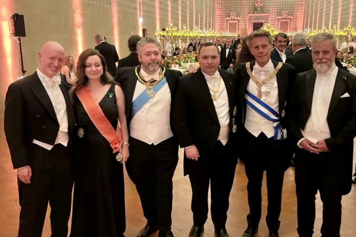 La mexicana Adriana Abascal y su pareja Manuel Filiberto de Saboya estuvieron en un evento oficial realizado en la Basílica de San Juan de Letrán.