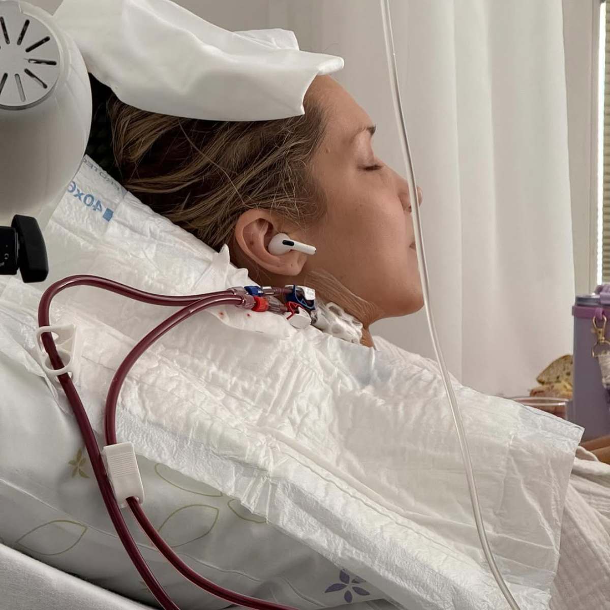 Yolanda Hadid con Bella Hadid cuando la modelo estuvo hospitalizada por su lucha contra la enfermedad de Lyme.