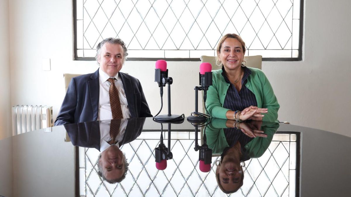 El empresario Jorge Larrea Espinosa habló de su vida y trayectoria como adictólogo en el podcast "Ageless Con Luisa Serna".