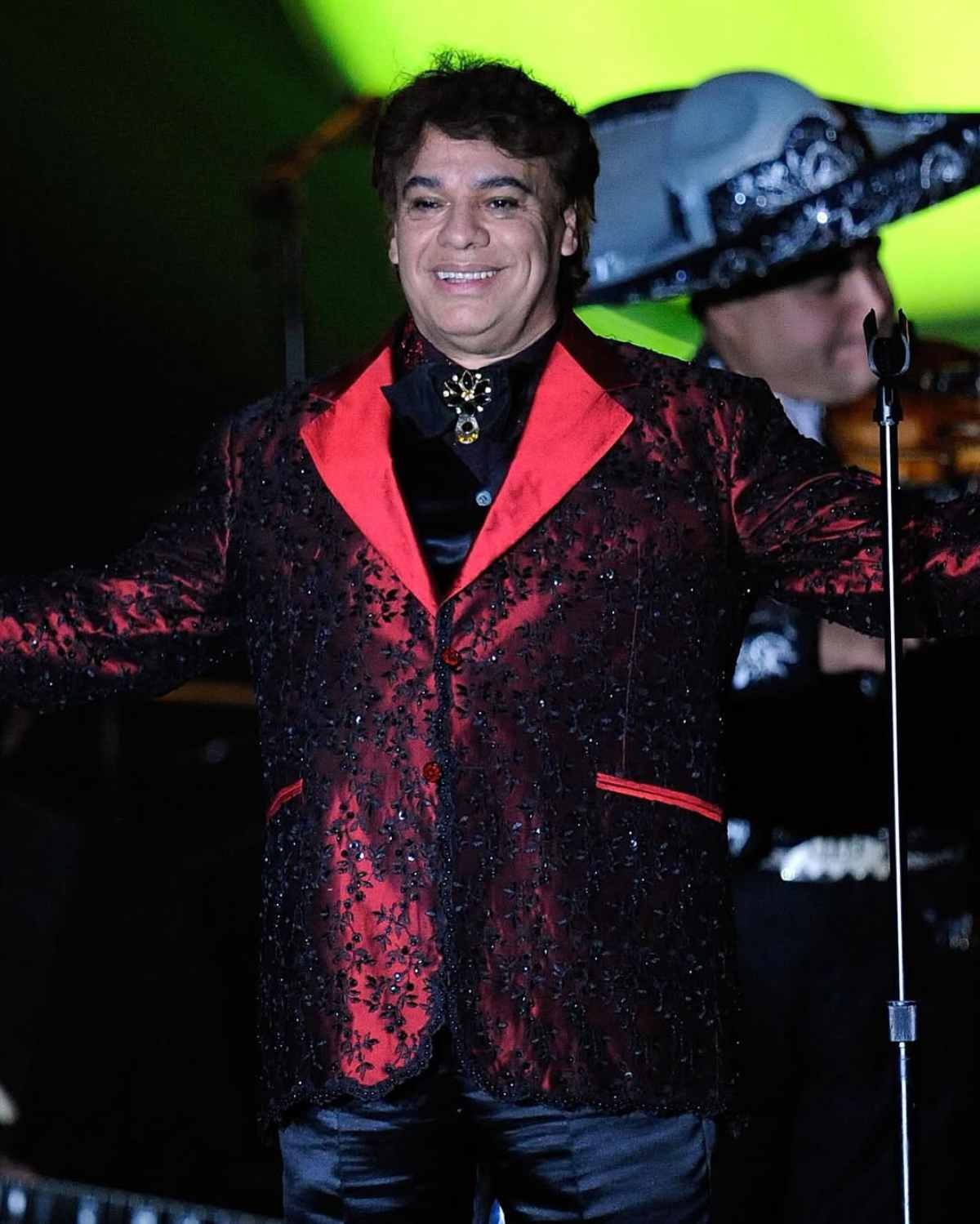 Juan Gabfriel murió el 28 de agosto de 2016 en Santa Mónica, California, a los 66 años. 