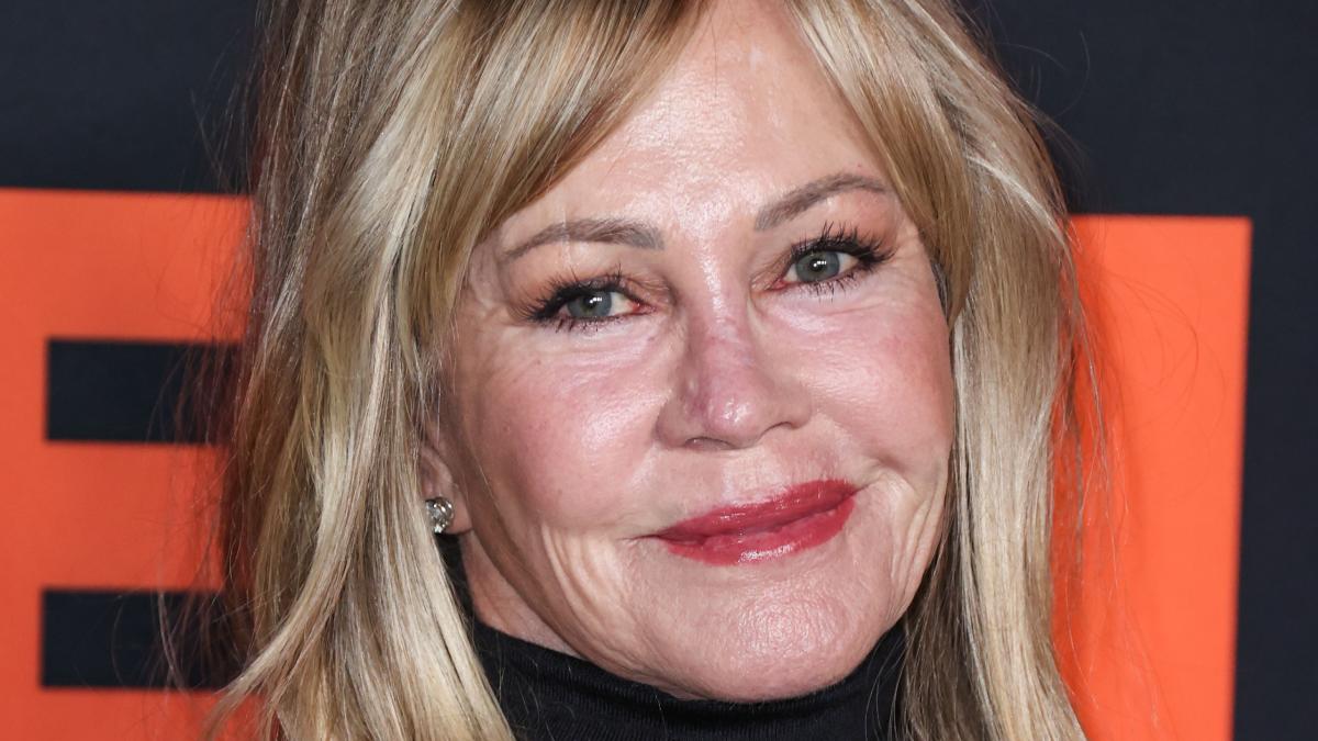 Lejos de Hollywood, Melanie Griffith goza de una vida personal como orgullosa madre y dedicada hija