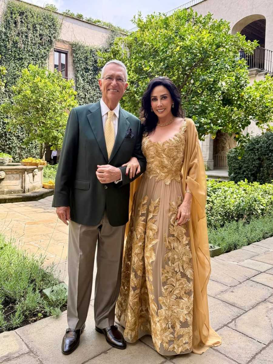 María Laura Medina junto a su esposo Ricardo Salinas Pliego en el festejo del empresario por sus 70 años. 