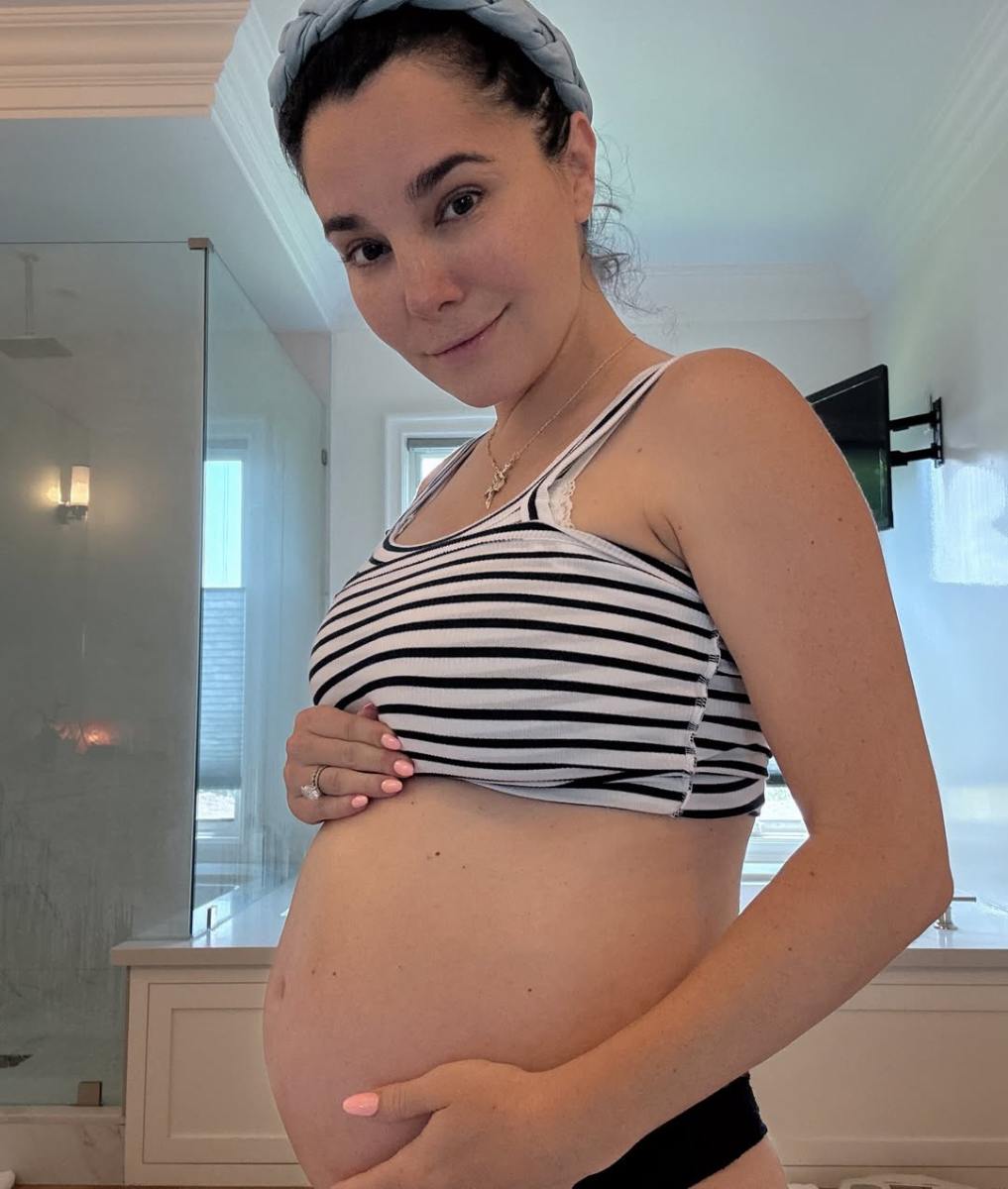 En junio del 2025, Martha Higareda confirmó su embarazo. Dos meses después, confirmó que tendría gemelas.