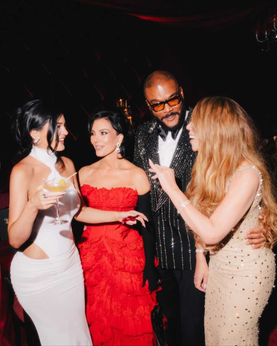Kylie y Kris Jenner con Tyler Perry y Mariah Carey.