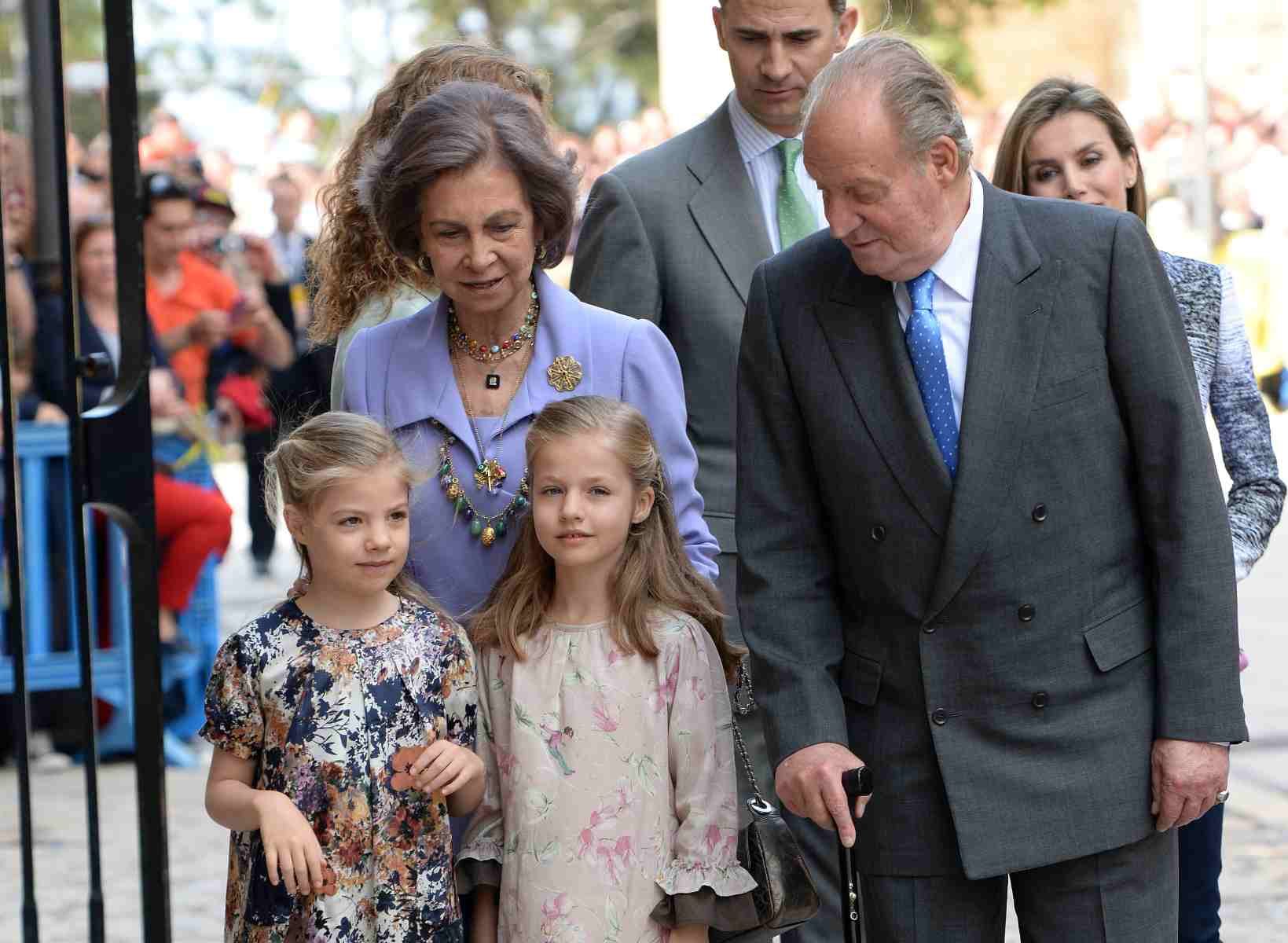 El rey emérito Juan Carlos reconoció que desearía convivir nuevamente con sus nietas Leonor y Sofía.