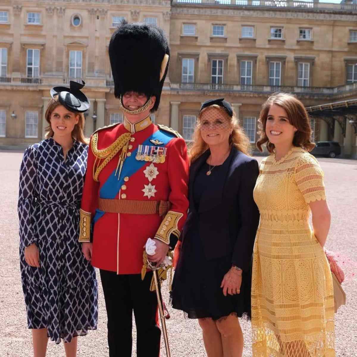 Andrés Mountbatten-Windsor y Sarah Ferguson con sus hijas, las princesas Eugenia y Beatriz. 
