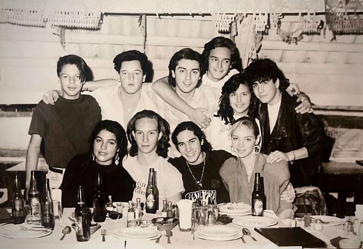 El actor Alejandro Ibarra fue su primer novio de Angélica Vale cuando coincidieron en la obra "Vaselina". 