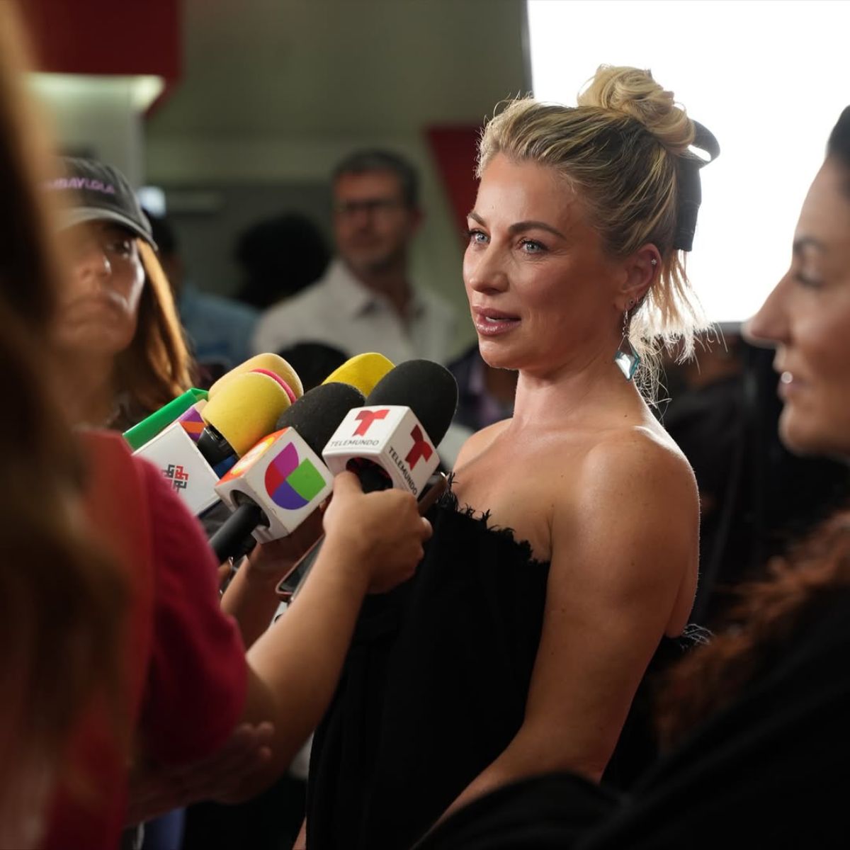 Ludwika Paleta atendió a los medios de comunicación reunidos en la premier de la cinta "Después". 