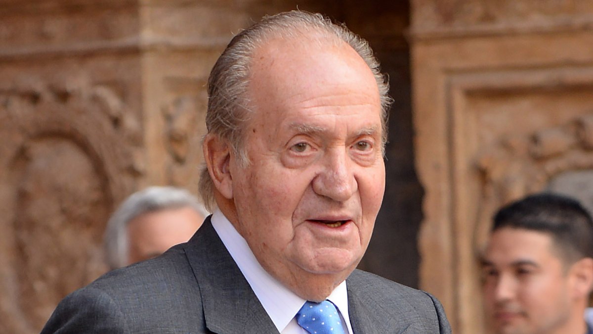 En su libro, Juan Carlos I cuenta que su abdicación y posterior salida de España fueron decisiones influidas por el efecto que tuvo la revelación de la relación que mantenía con Corinna Larsen.