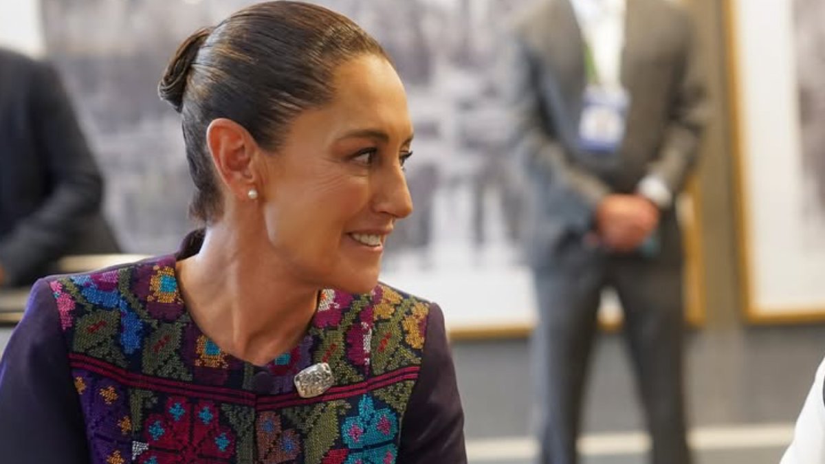 Manos mexicanas: ellas son las mujeres artesanas que diseñan y bordan los trajes de Claudia Sheinbaum
