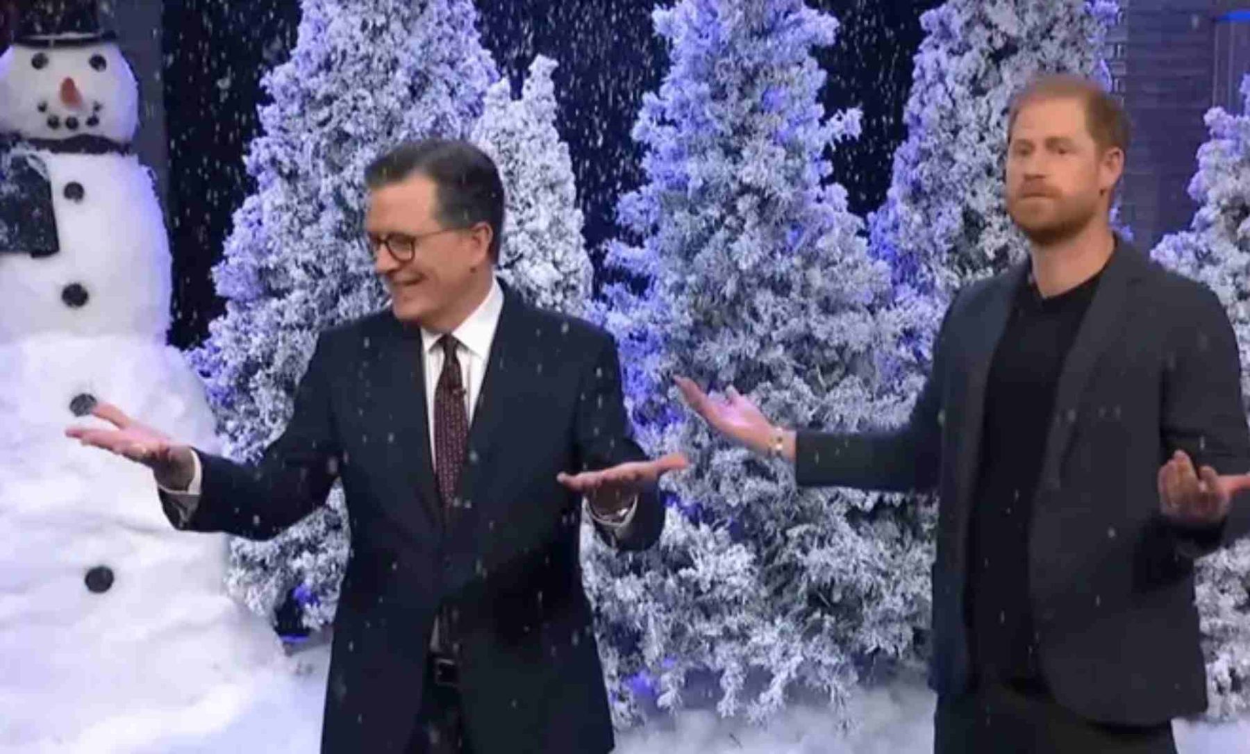 Harry participó en un sketch navideño donde actuó a "príncipe oficial de Navidad del Late Show".