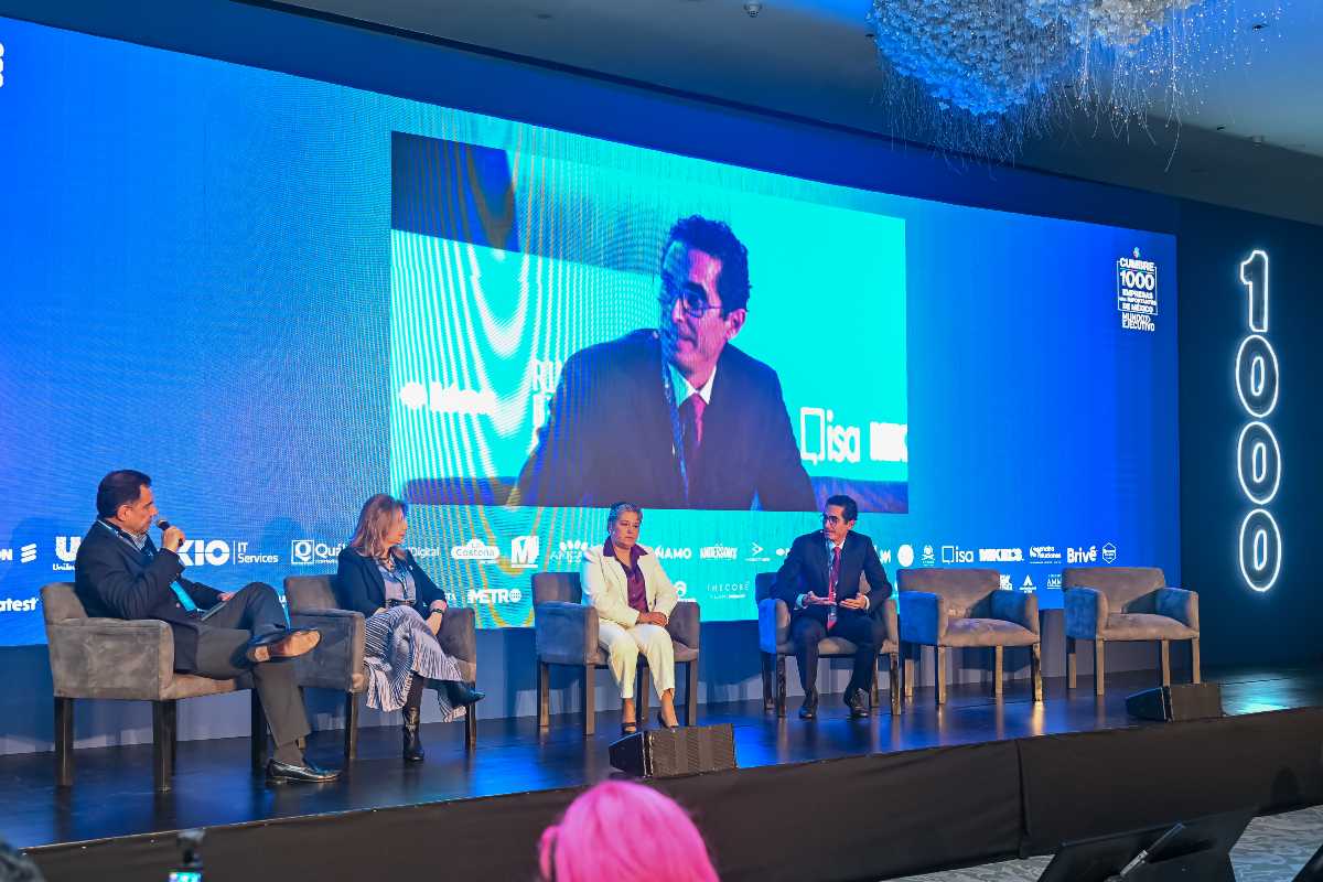 Carlos Muñoz, Carmen Rodríguez, Luz María Hernández, y Víctor Ferráez.