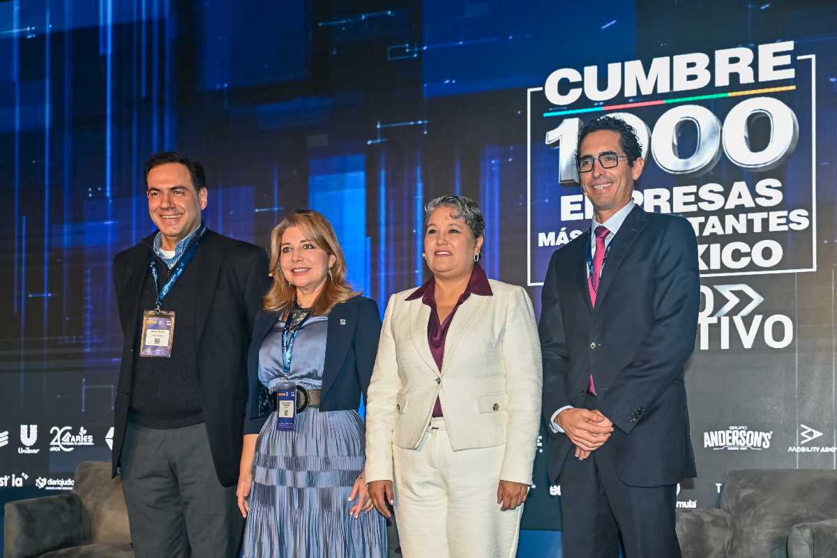 Carlos Muñoz, Carmen Rodríguez, Luz María Hernández, y Víctor Ferráez.