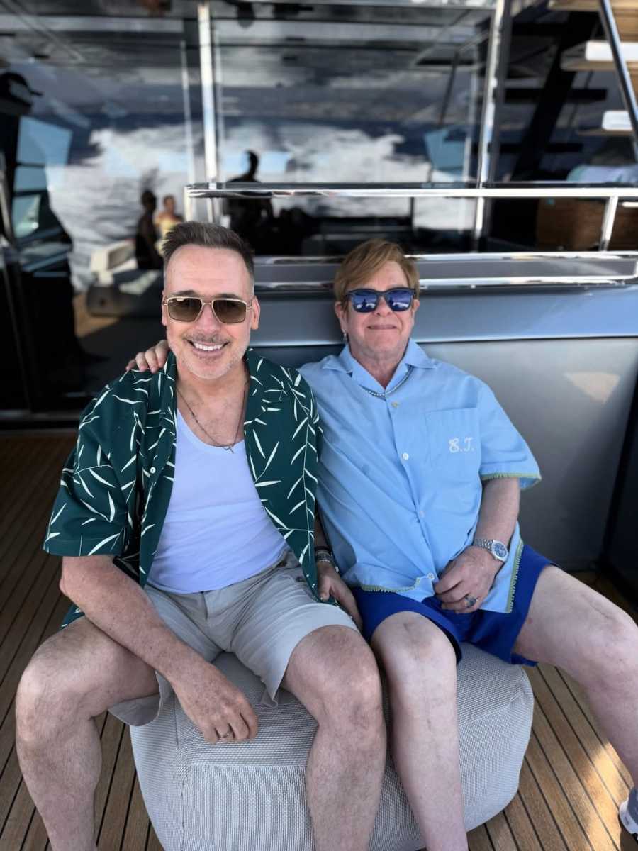 David Furnish, esposo de Elton John, ha sido de gran apoyo para el cantante.