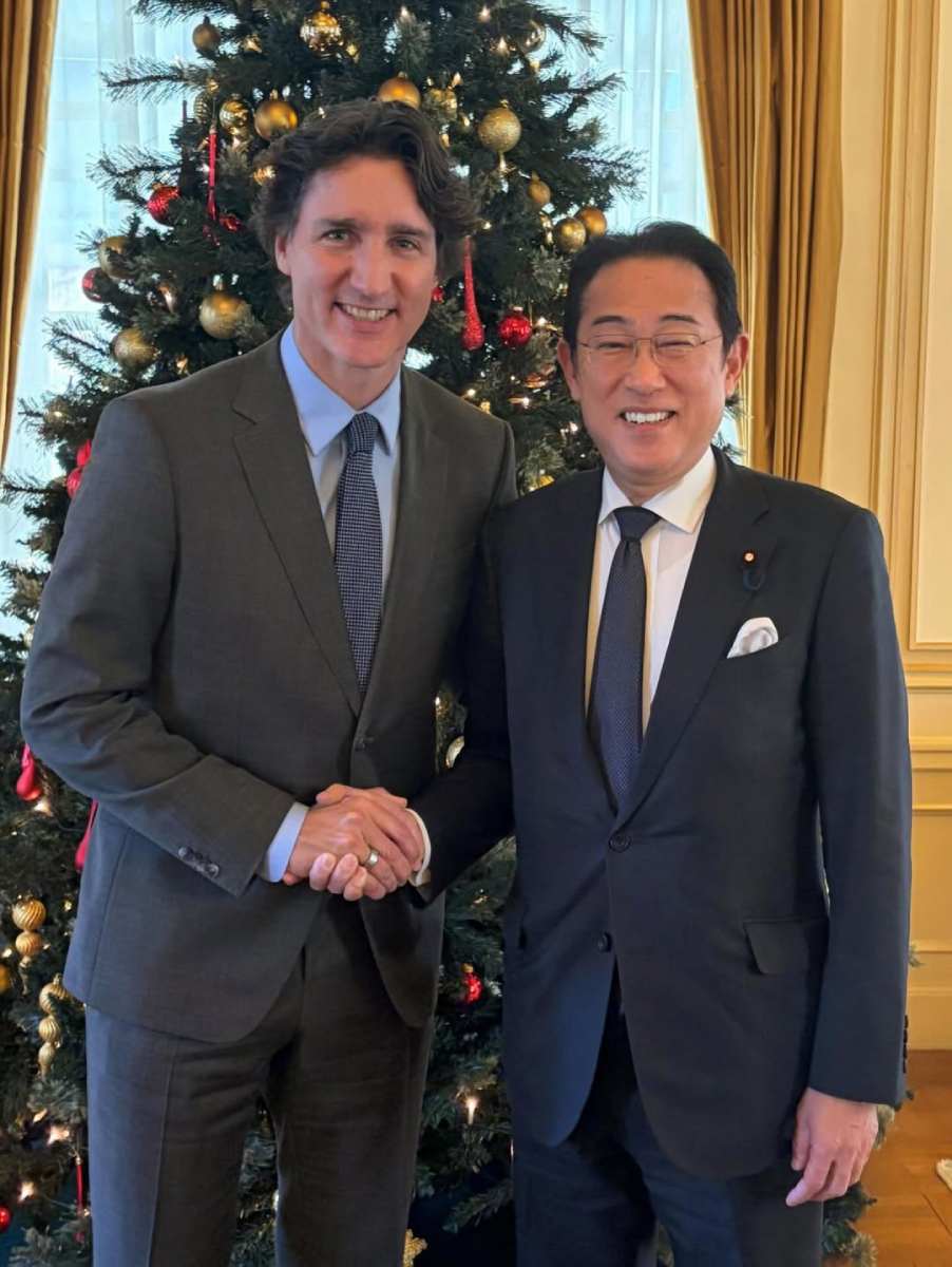 Fumio Kishida llenó de elogios al exprimer ministro de Canadá, Justin Trudeau.