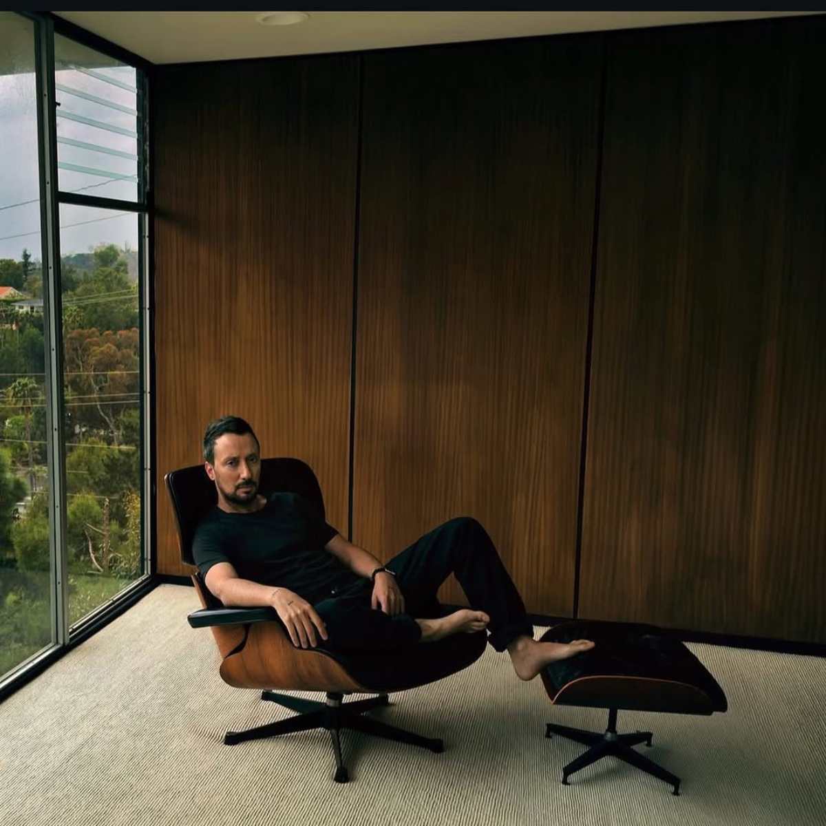 Anthony Vaccarello, diseñador de Saint Laurent, presidirán el Met Gala Host Committee 2026. 