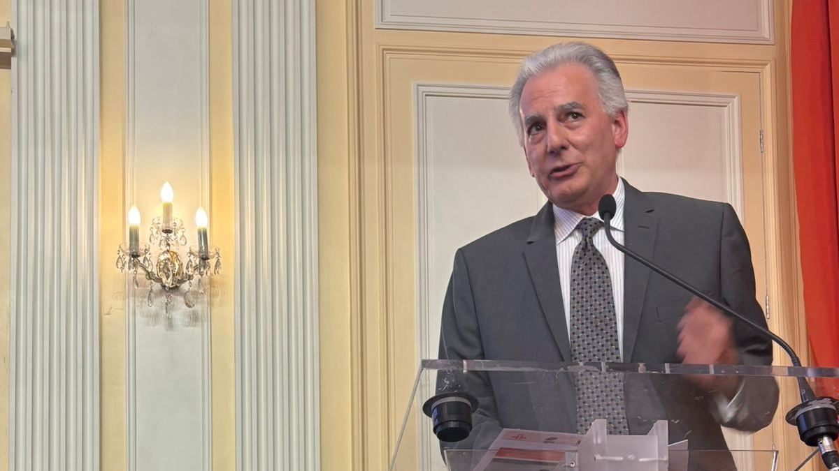 Álvaro Vargas Llosa estuvo casado con Susana Abad y fue pareja de la traductora Nada Chedid.