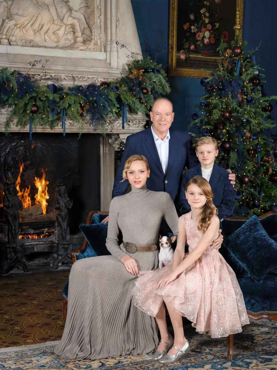 El príncipe Alberto de Mónaco, su hijo Jacques, la princesa Charlène y su hija Gabriella.