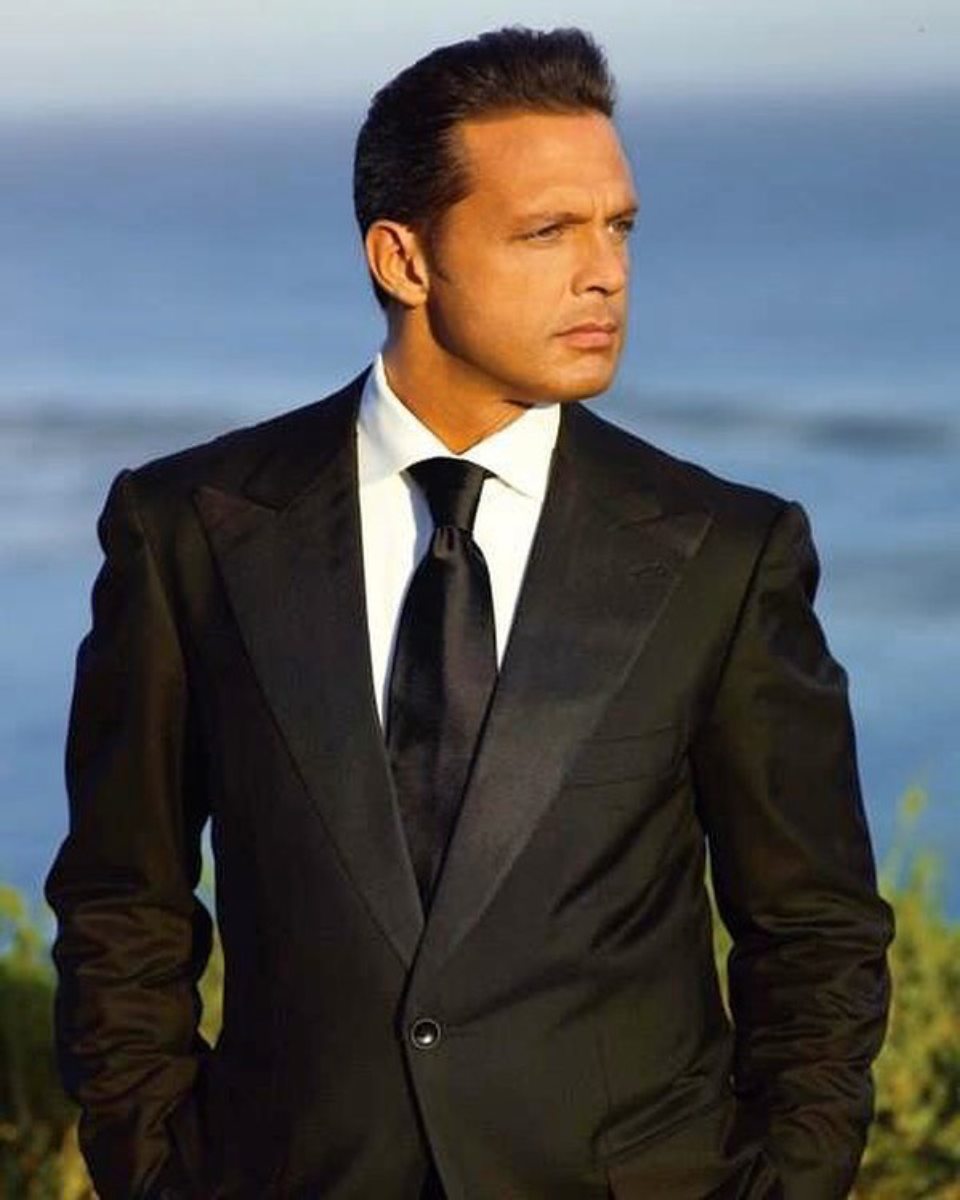De acuerdo con Heriberto Murrieta, Luis Miguel usa la loción Santos de Cartier.