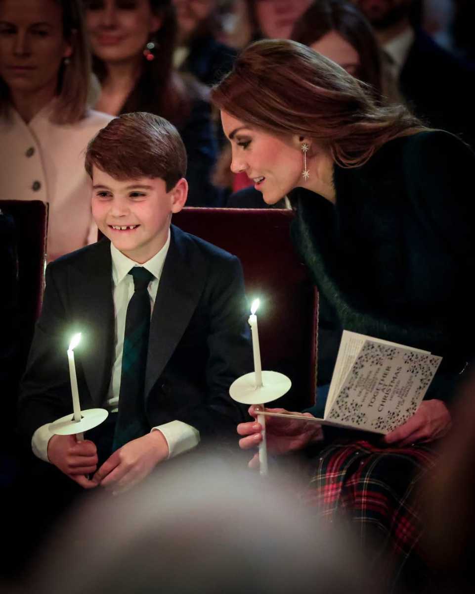 Los príncipes de Gales, William y Kate, junto a sus hijos, George, Charlotte y Louis, acudieron al concierto navideño organizado anualmente en la Abadía de Westminster.