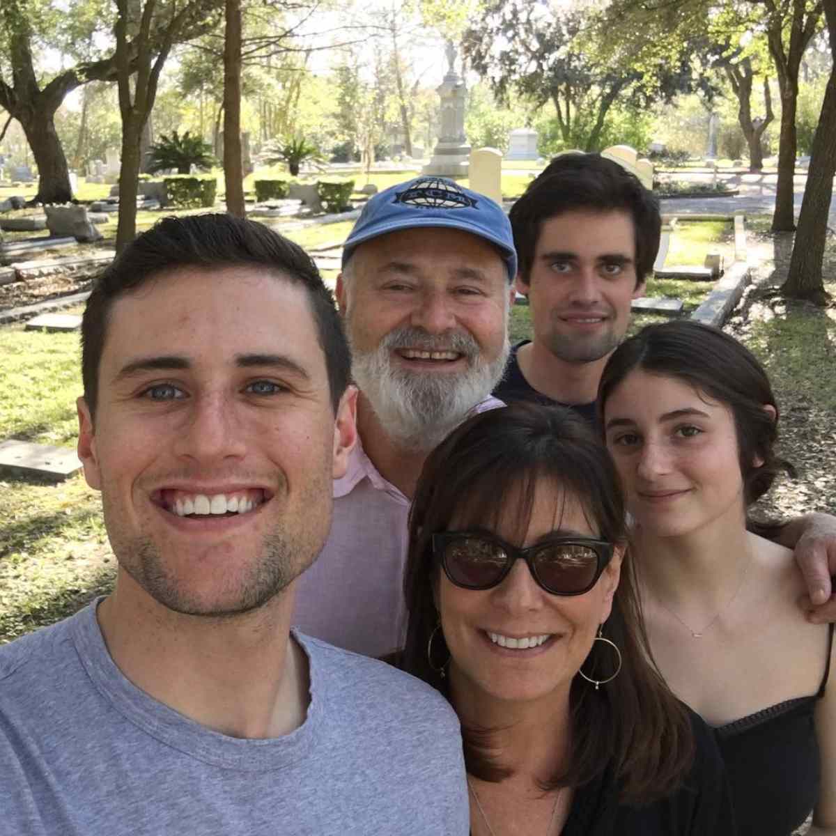 Rob y Michele Reiner con sus hijos Jake, Nick y Romy.