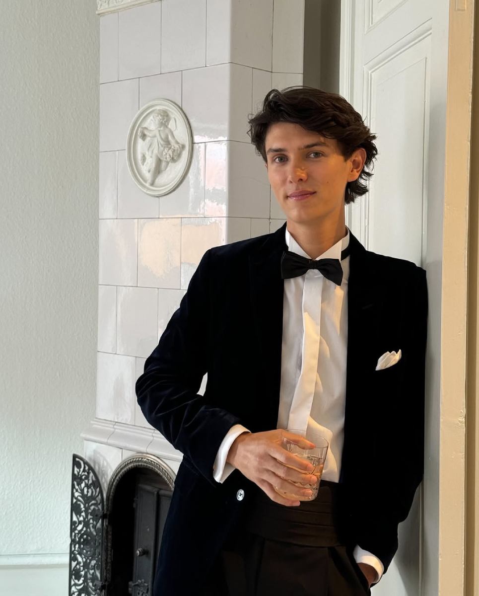 Nicolás de Monpezat, nieto de Margarita de Dinamarca, ya ha probado carrera en las pasarelas y como influencer.