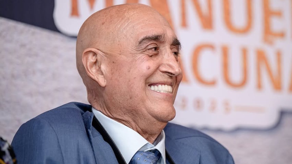 El productor Pedro Torres fue condecorado con la Presea Manuel Acuña.