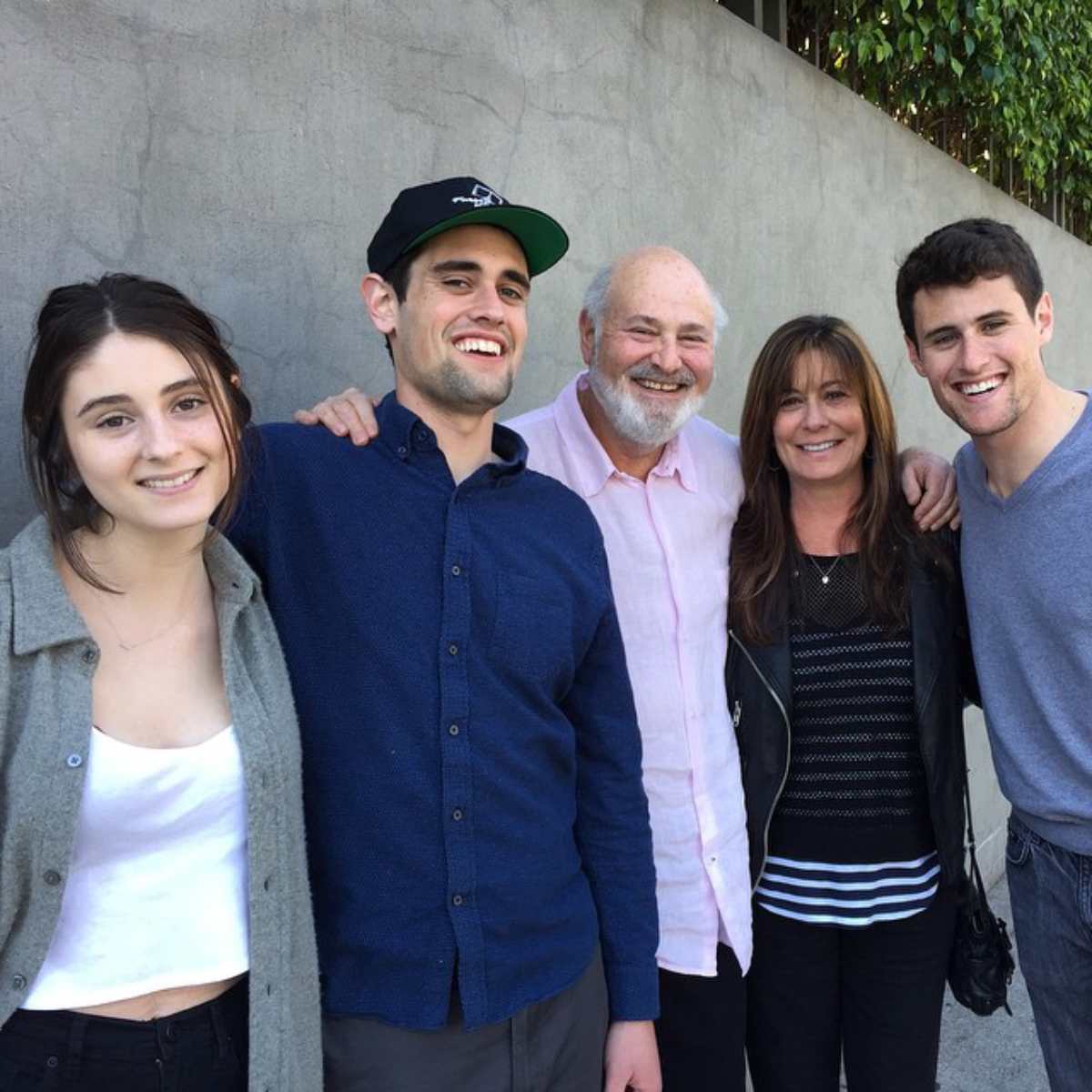 Rob y Michele Reiner con sus hijos Jake, Nick y Romy.